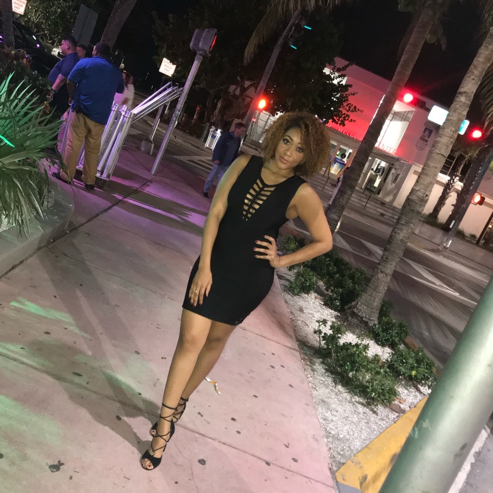 bebe black bandage bodycon dress